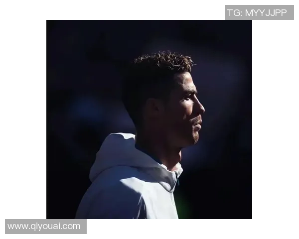 九号足球女星独特头像展现强大气场与魅力，挑战性别界限的运动之美