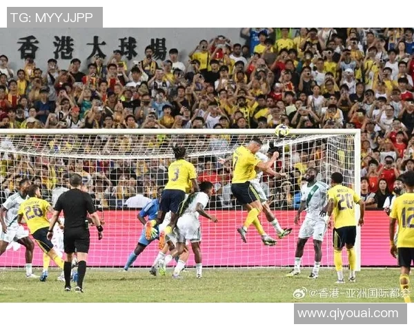 足球巨星集结，豪华阵容闪耀赛场，精彩对决引爆全球球迷热情